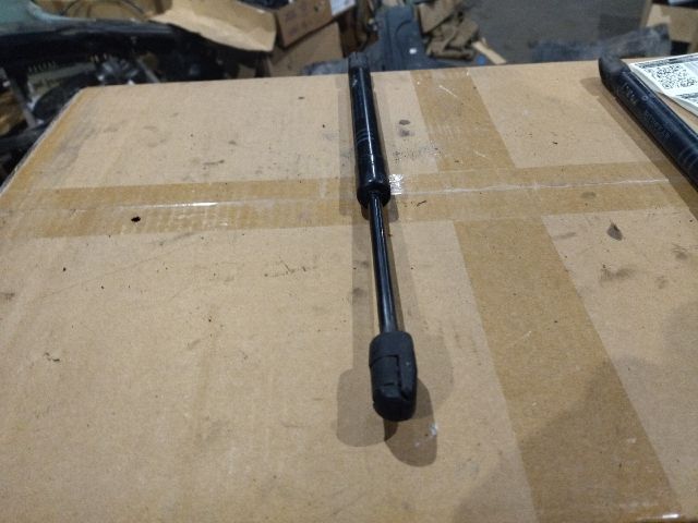 bontott BMW 5 F10 Gázrugós Kitámasztó Teleszkóp Motorháztető Bal