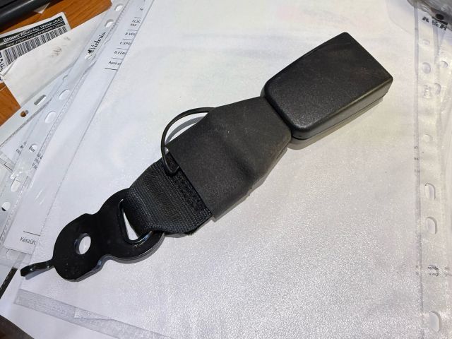 bontott BMW 5 F10 Hátsó középső Biztonsági Öv Csat