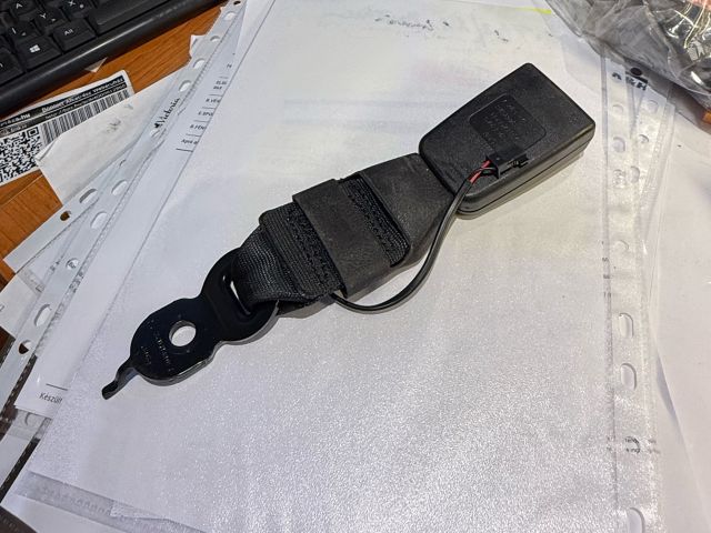 bontott BMW 5 F10 Hátsó középső Biztonsági Öv Csat