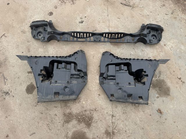 bontott BMW 5 F10 Hátsó középső Lökhárító Tartó (Műanyag)