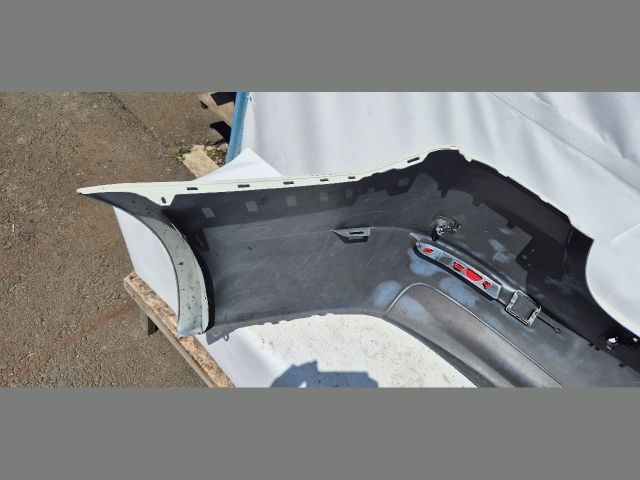 bontott BMW 5 F10 Hátsó Lökhárító (Üresen)