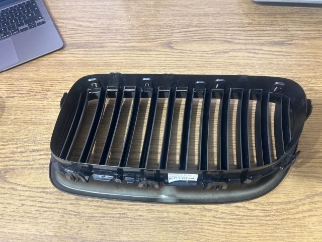 bontott BMW 5 F10 Hűtőrács