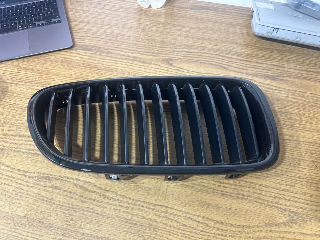 bontott BMW 5 F10 Hűtőrács