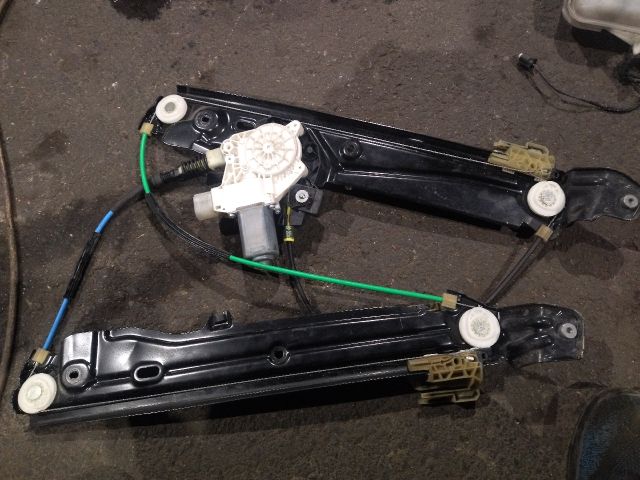 bontott BMW 5 F10 Jobb első Ablakemelő Szerkezet (Elektromos)