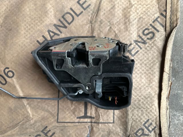 bontott BMW 5 F10 Jobb első Ajtózár