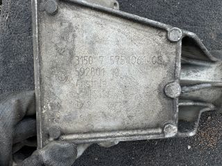 bontott BMW 5 F10 Jobb első Féltengely Tartó