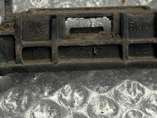 bontott BMW 5 F10 Jobb első Küszöb Tartó