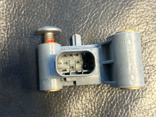 bontott BMW 5 F10 Jobb első Oldal Ütközés Érzékelő