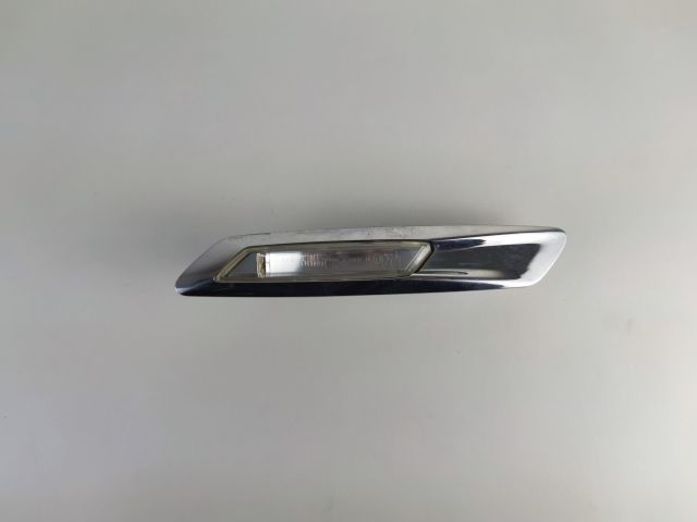 bontott BMW 5 F10 Jobb első Sárvédő Irányjelző