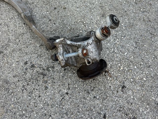 bontott BMW 5 F10 Jobb hátsó Csonkállvány Kerékaggyal