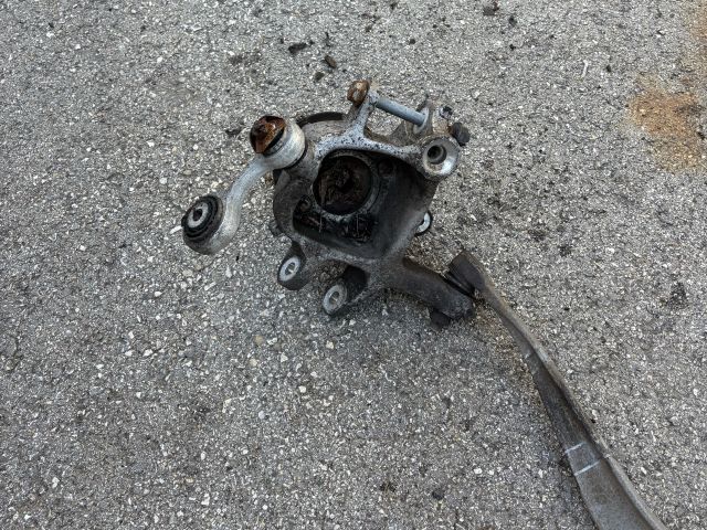 bontott BMW 5 F10 Jobb hátsó Csonkállvány Kerékaggyal