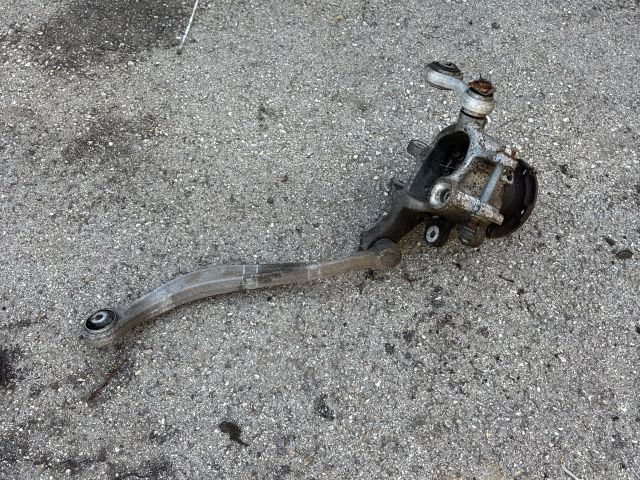 bontott BMW 5 F10 Jobb hátsó Csonkállvány Kerékaggyal