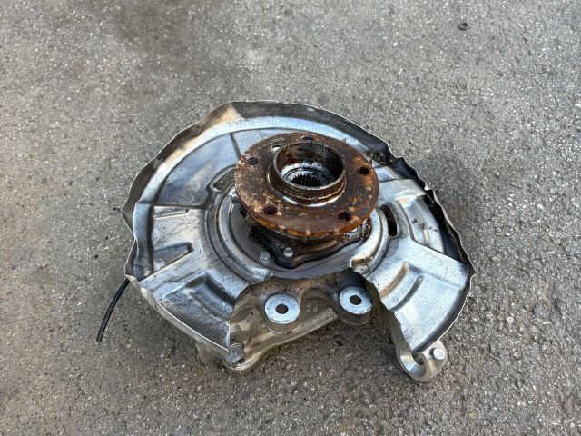 bontott BMW 5 F10 Jobb hátsó Csonkállvány Kerékaggyal