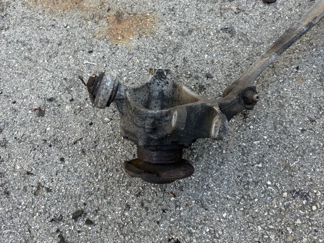 bontott BMW 5 F10 Jobb hátsó Csonkállvány Kerékaggyal