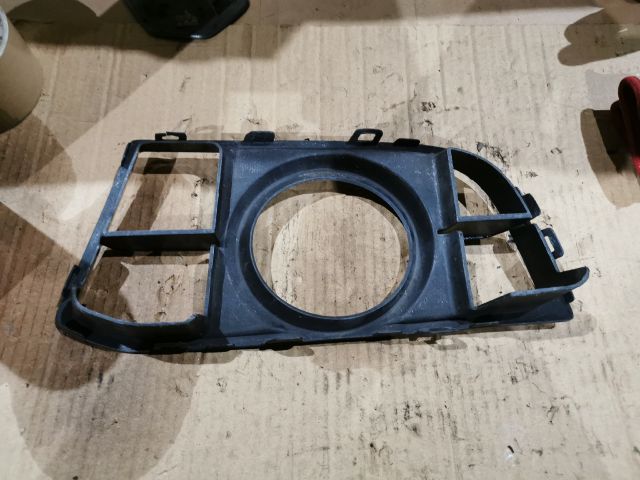 bontott BMW 5 F10 Jobb Ködlámpa Rács