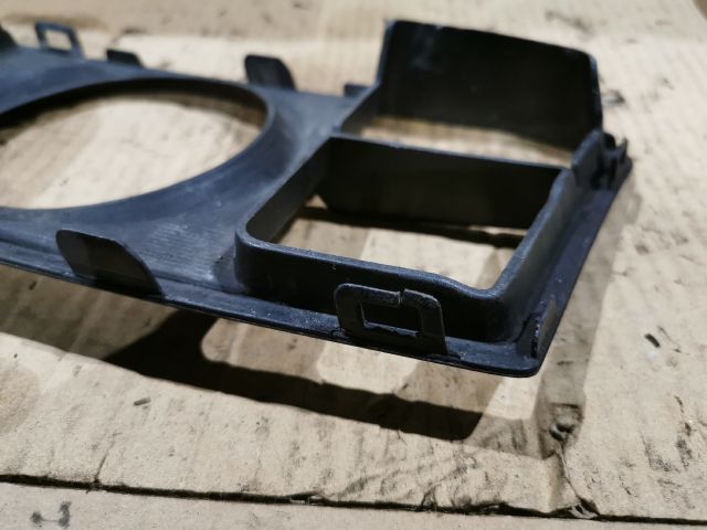 bontott BMW 5 F10 Jobb Ködlámpa Rács