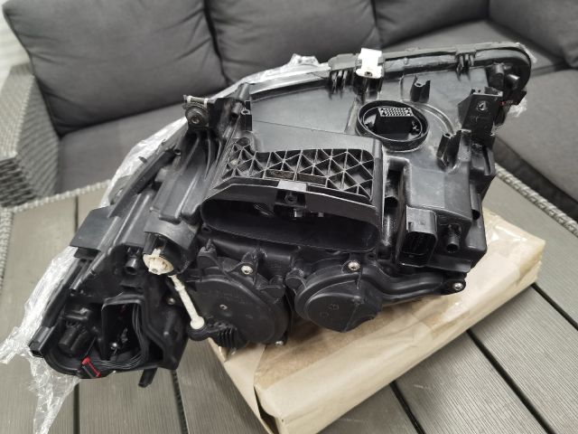 bontott BMW 5 F10 Jobb Ledes Fényszóró