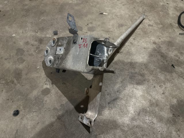 bontott BMW 5 F10 Jobb Lökhárító Tartó Nyúlványvég