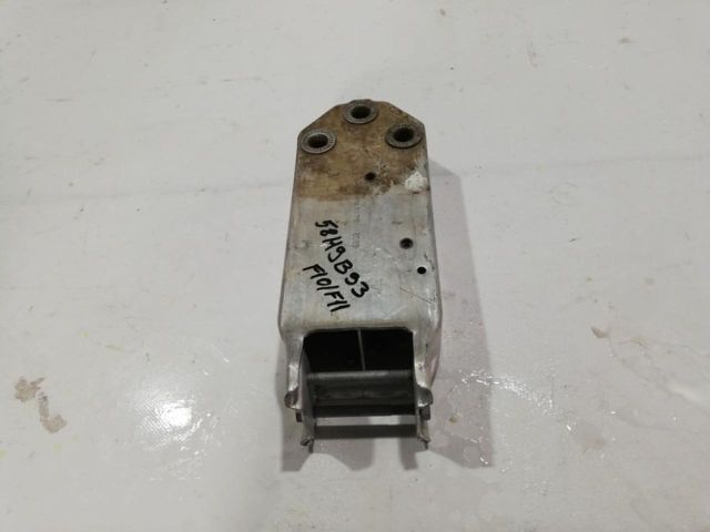 bontott BMW 5 F10 Jobb Lökhárító Tartó Nyúlványvég