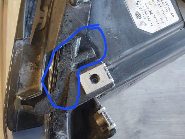 bontott BMW 5 F10 Jobb Xenon Fényszóró