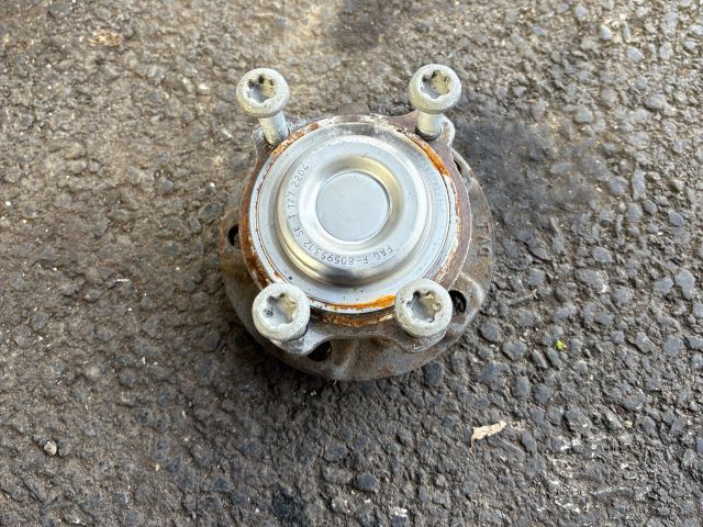 bontott BMW 5 F10 Kerékcsapágy