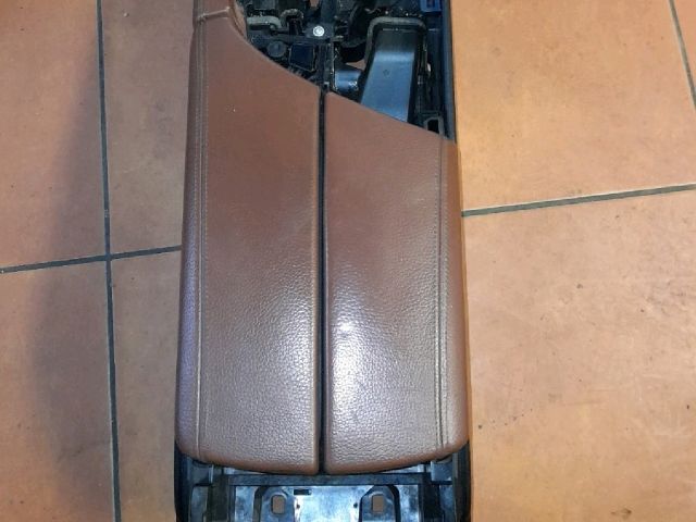 bontott BMW 5 F10 Könyöklő