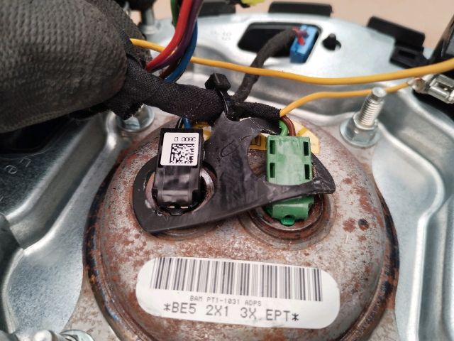 bontott BMW 5 F10 Kormánylégzsák