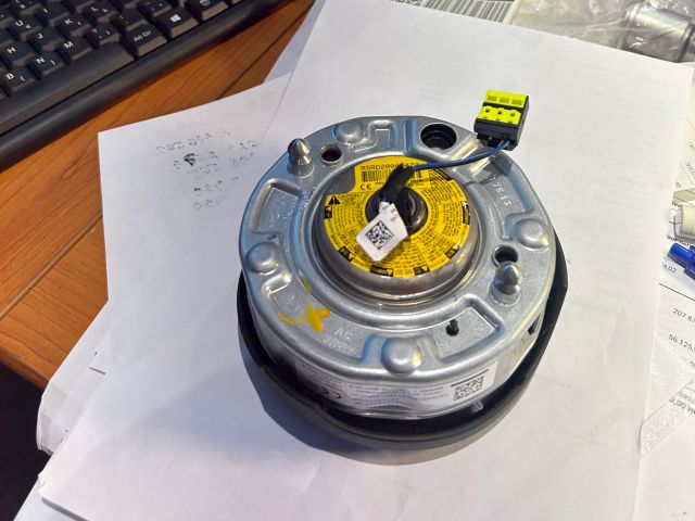 bontott BMW 5 F10 Kormánylégzsák