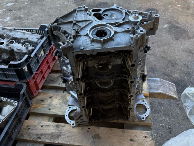 bontott BMW 5 F10 Motorblokk (Fűzött)
