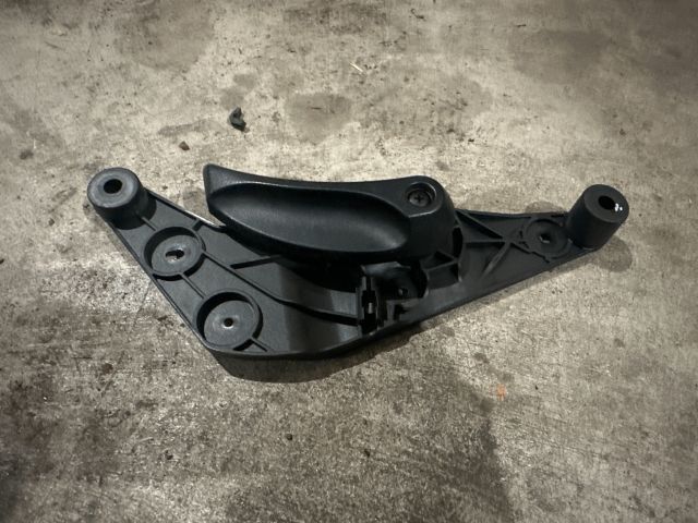 bontott BMW 5 F10 Motorháztető Nyitó Kar / Gomb