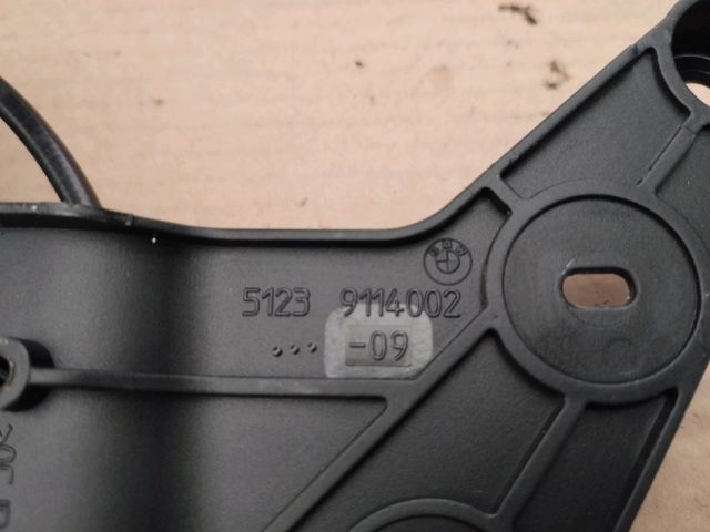 bontott BMW 5 F10 Motorháztető Nyitó Kar / Gomb