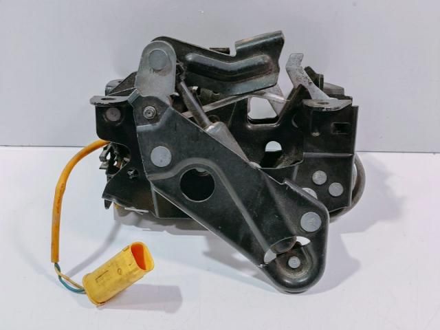 bontott BMW 5 F10 Motorháztető Zárszerkezet