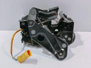 bontott BMW 5 F10 Motorháztető Zárszerkezet