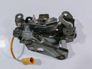 bontott BMW 5 F10 Motorháztető Zárszerkezet