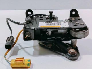 bontott BMW 5 F10 Motorháztető Zárszerkezet