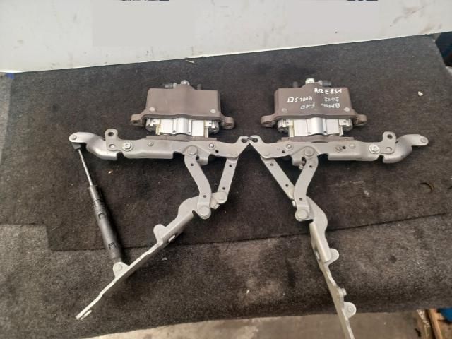 bontott BMW 5 F10 Motorháztető Zsanér Pár