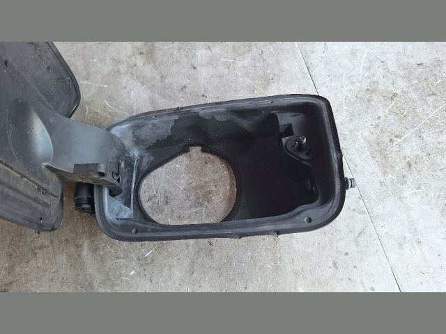 bontott BMW 5 F10 Tankajtó