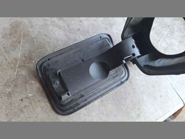 bontott BMW 5 F10 Tankajtó