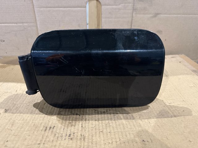 bontott BMW 5 F10 Tankajtó