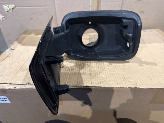 bontott BMW 5 F10 Tankajtó