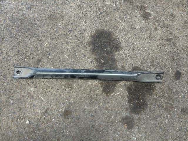 bontott BMW 5 F10 Toronymerevítő