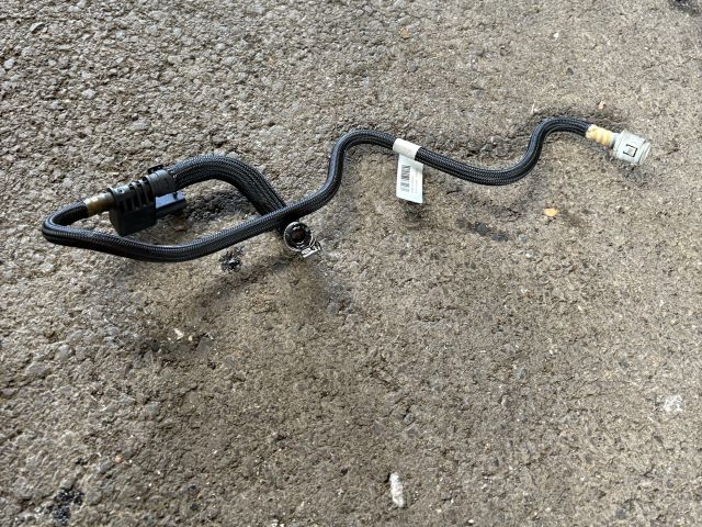 bontott BMW 5 F10 Üzemanyagcső