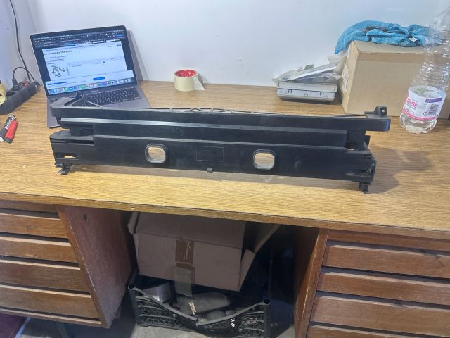 bontott BMW 5 F10 Vízhűtő Radiátor Tartó