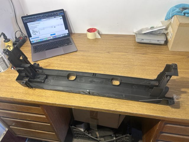 bontott BMW 5 F10 Vízhűtő Radiátor Tartó