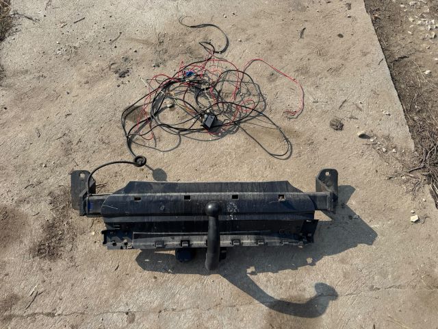 bontott BMW 5 F10 Vonóhorog