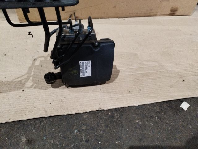 bontott BMW 5 F11 ABS Kocka