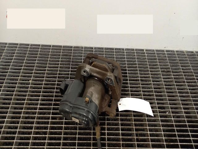 bontott BMW 5 F11 Bal hátsó Féknyereg Munkahengerrel