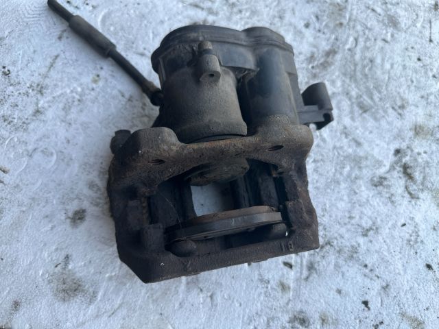 bontott BMW 5 F11 Bal hátsó Féknyereg Munkahengerrel