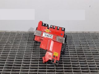 bontott BMW 5 F11 Biztosítéktábla Motortér