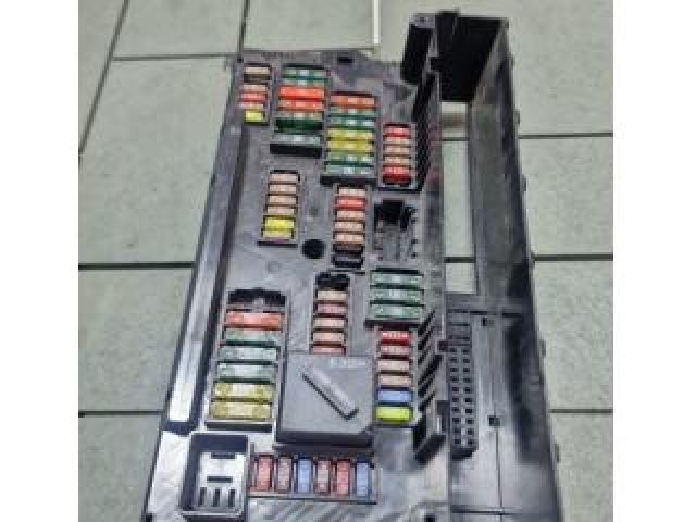 bontott BMW 5 F11 Biztosítéktábla Motortér